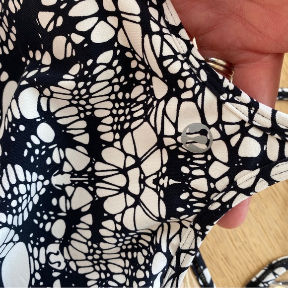 Lululemon Power Y lined Tank in Glacier Lace pattern - Picture 6 of 7